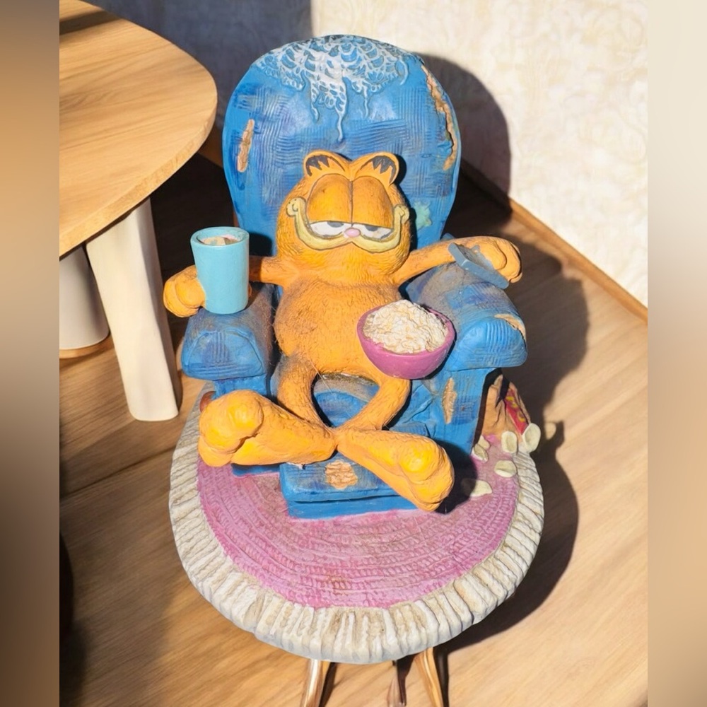 Vintage Garfield Danbury Mint Sitting Pretty Lazy Chair Figurine 1992 Jim Davis